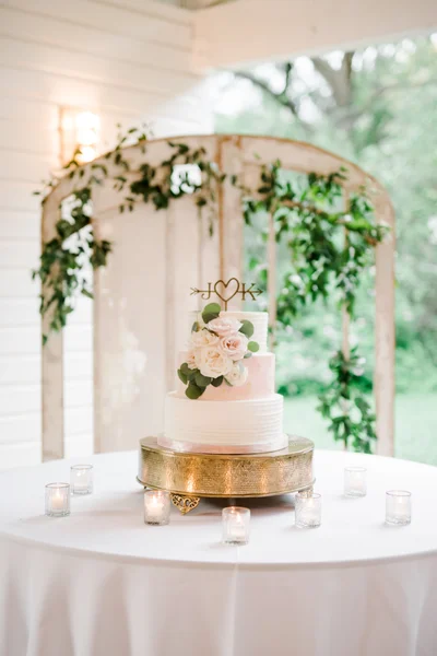 Brass Cake Plateaus